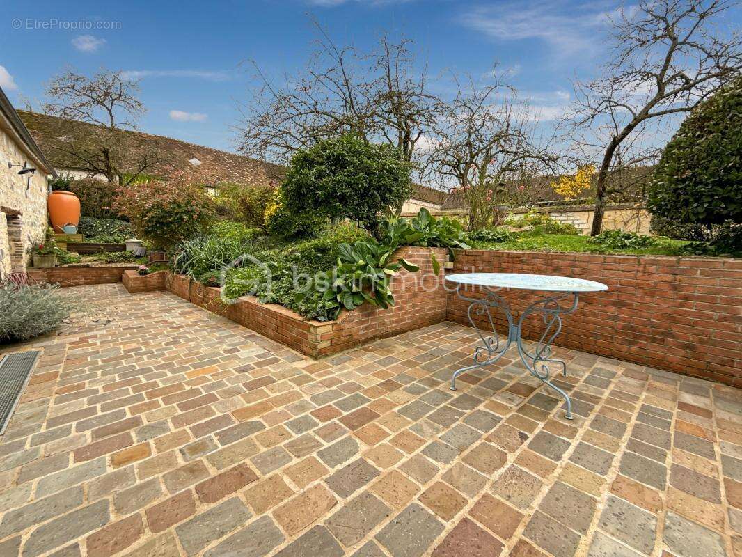 Maison à PLESSIS-SAINT-JEAN