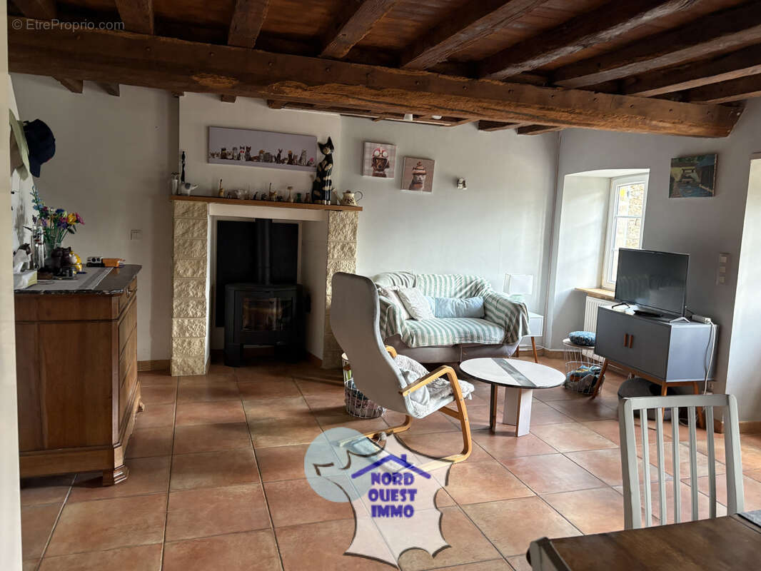Maison à LASSAY-LES-CHATEAUX