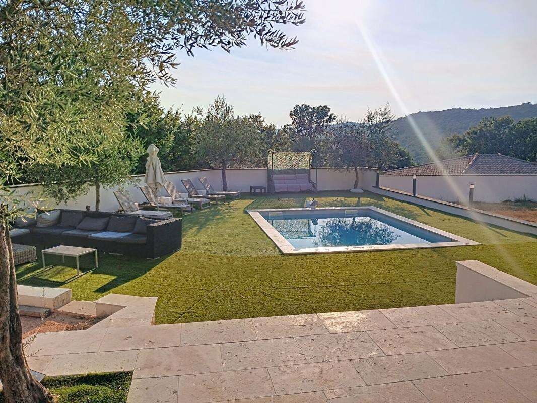 Villa T6 avec piscine et terrain de 1241m² - Sainte-Anastasie-Sur-Issole - photo 2