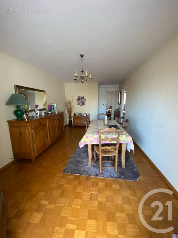 Appartement à MARSEILLE-4E