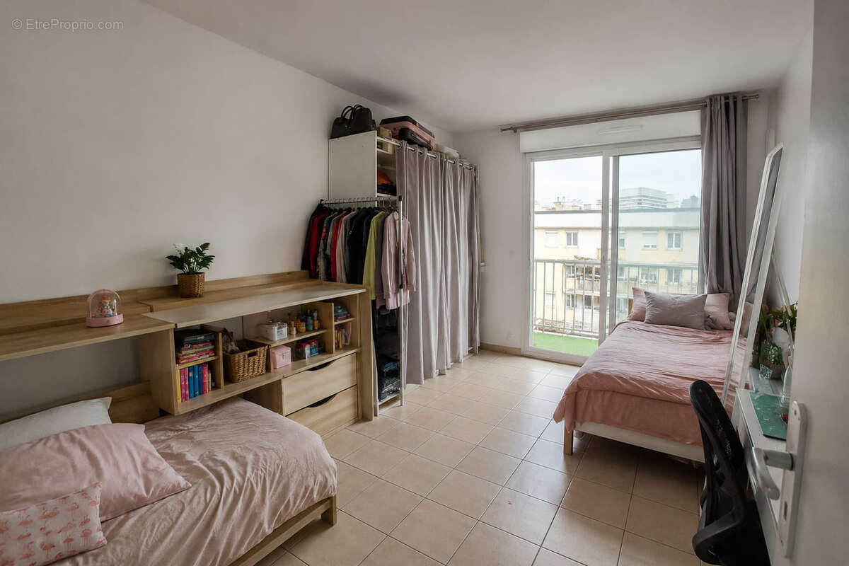 Investissement locatif   Appartement 3 pièces vendu loué   Gare Nanterre Université - photo 4