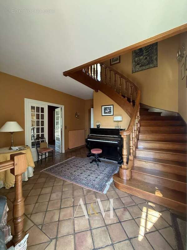 Villa T6 de 275 m² + sous-sol 180 m²/ 2548m² - photo 18