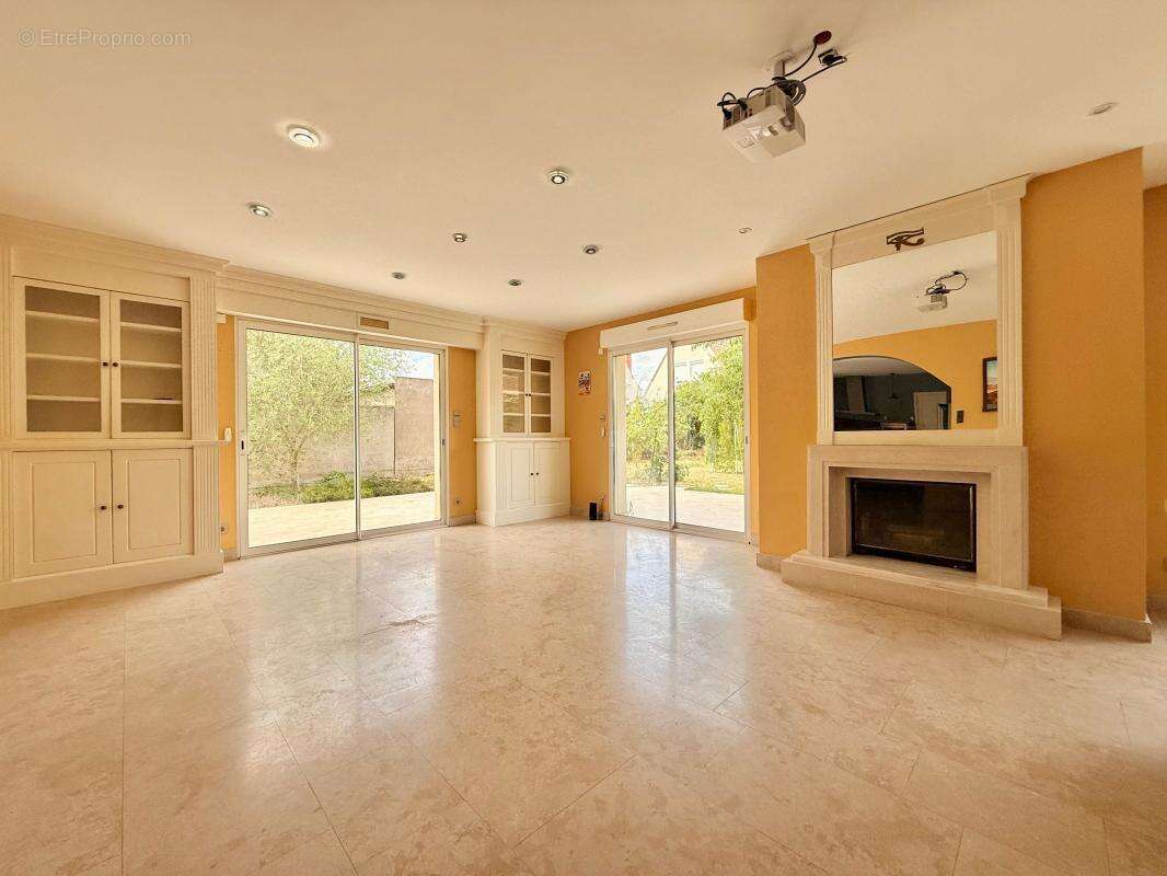 Maison familiale de 195 m² avec T2 indépendant – Calme et potentiel locatif - photo 10