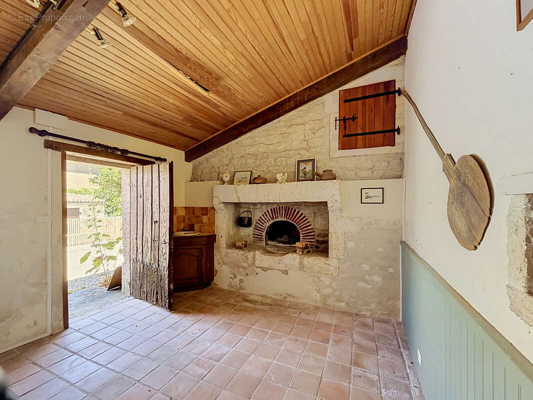 Maison à MONTIGNAC-CHARENTE