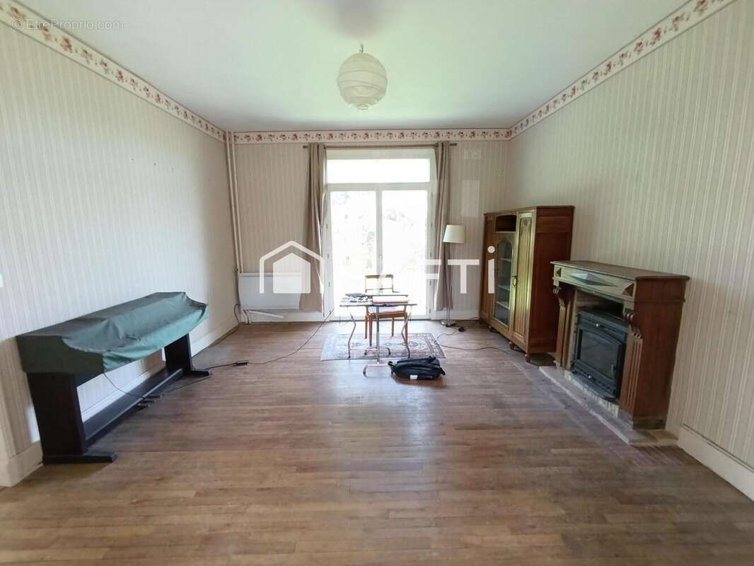 Maison 218 m² à Huismes  - photo 4