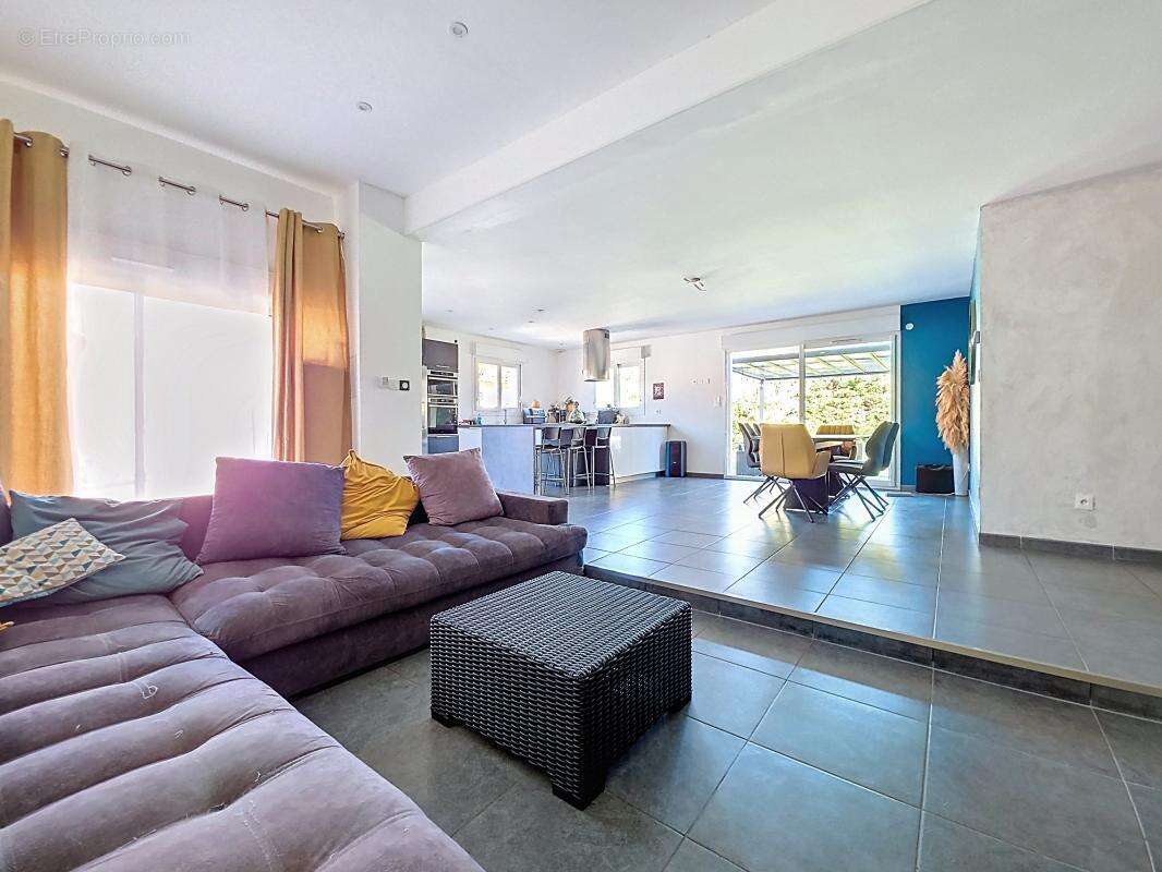 Maison à SAINT-PIERRE-DE-CHANDIEU