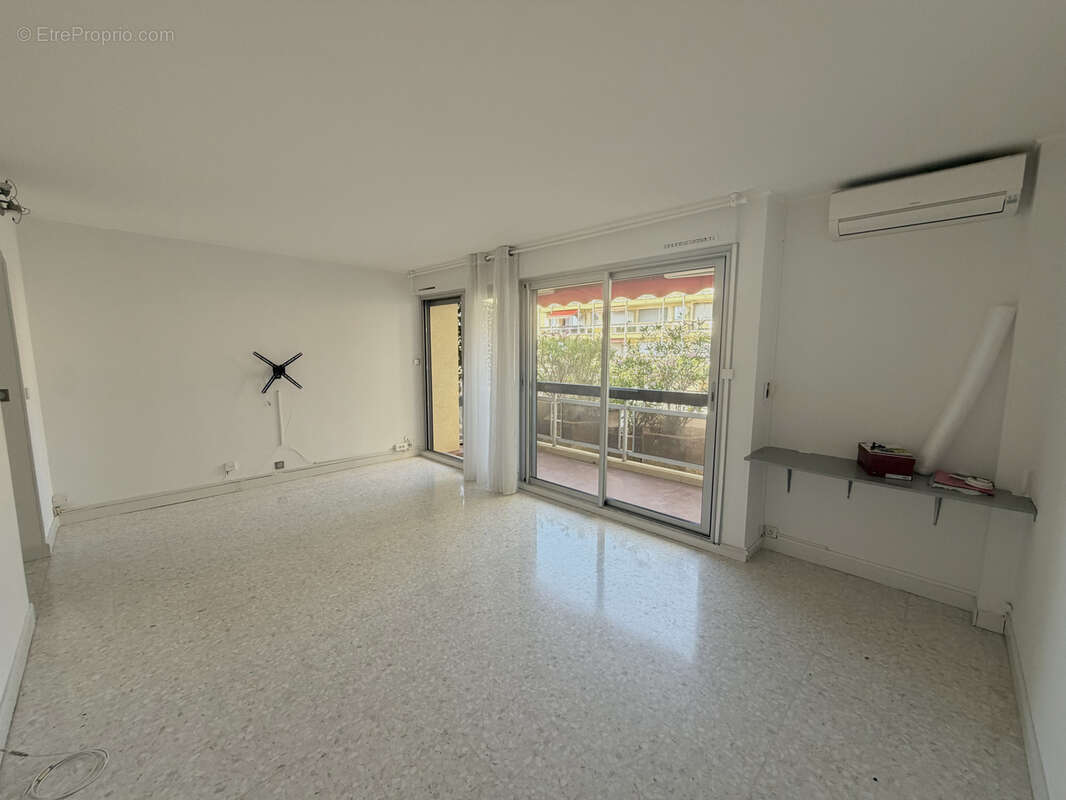 Appartement traversant 3 pièces avec vue mer proche centre-ville de sainte maxime - photo 4