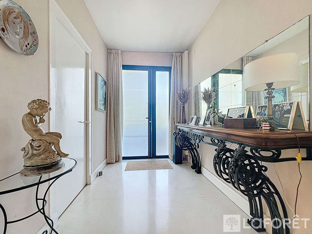 Maison à SAINT-MACAIRE-EN-MAUGES