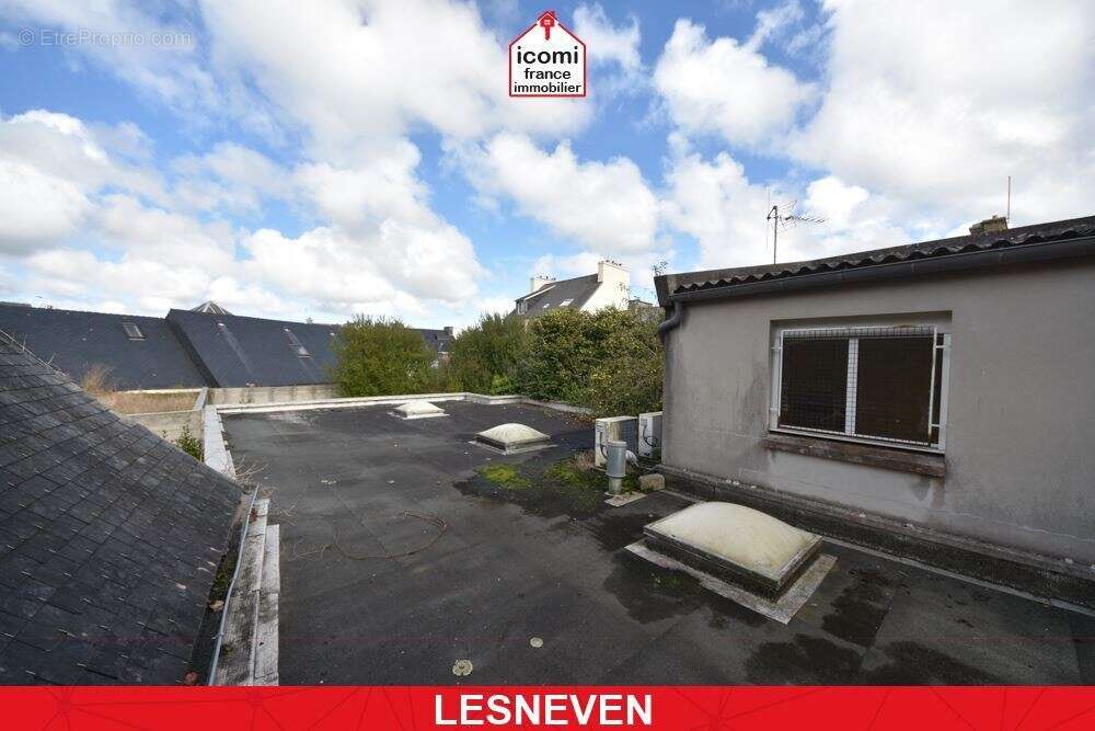 Finistere - lesneven (29260) - a vendre - locaux commerciaux avec vitrine - reserve - bureau - atelier - jardin - beau potentiel - photo 9