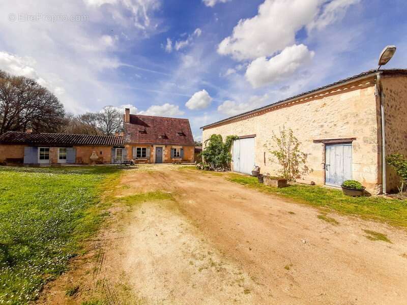 Maison à ANTONNE-ET-TRIGONANT