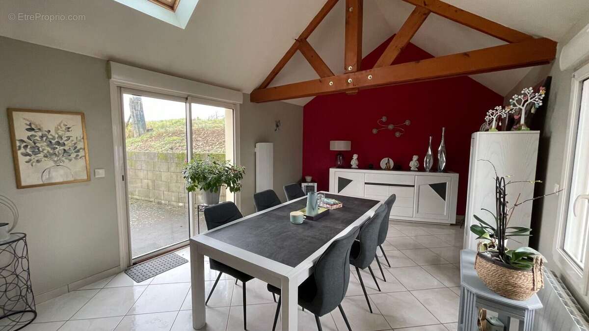 Maison à LA HAIE-TRAVERSAINE