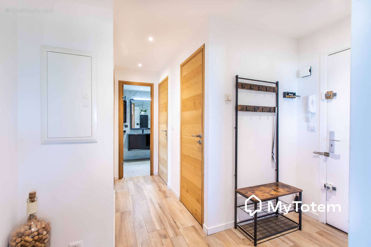 Appartement à SAINT-LAURENT-DU-VAR