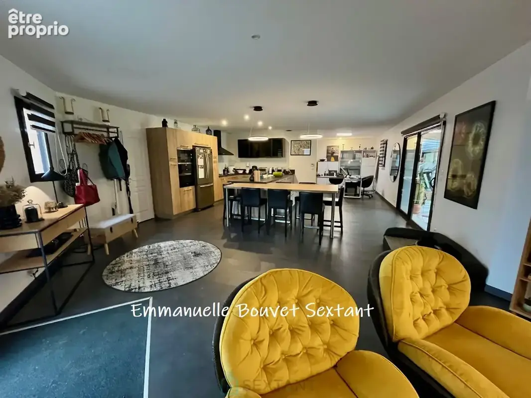 Superbe domaine touristique, 3 ha, 5 chalets bois, salle de réception, maison d'habitation, piscine, divers dépendances - photo 9