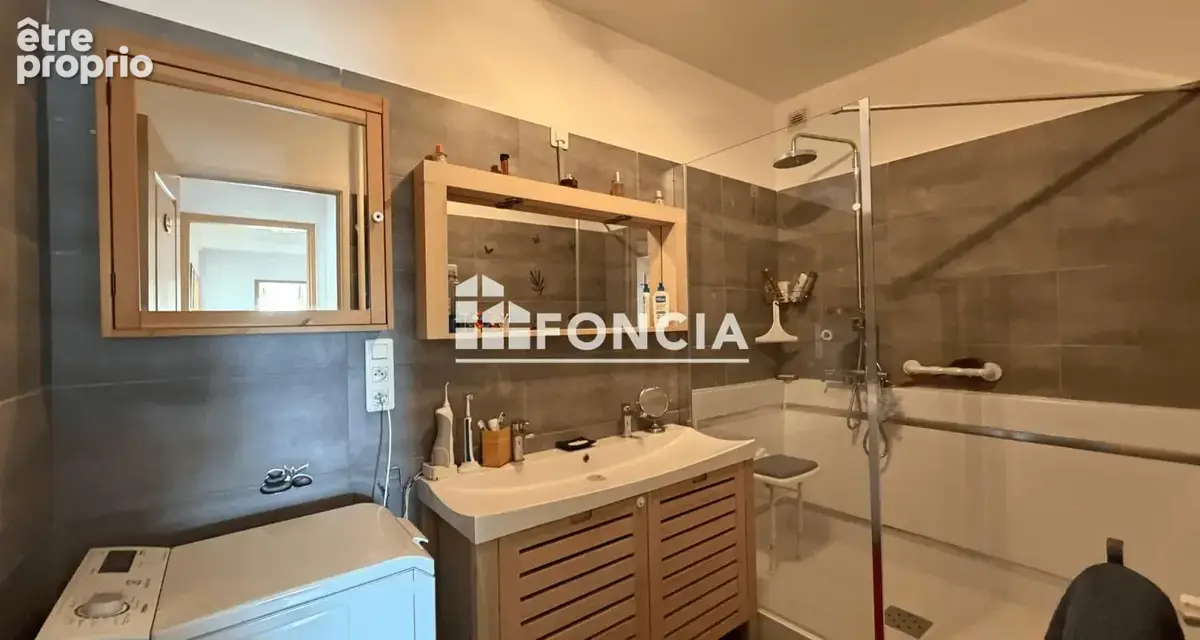 Toulon – port marchand / mourillon – magnifique t5 de 106 m² avec balcon-terrasse et petite vue mer - photo 13