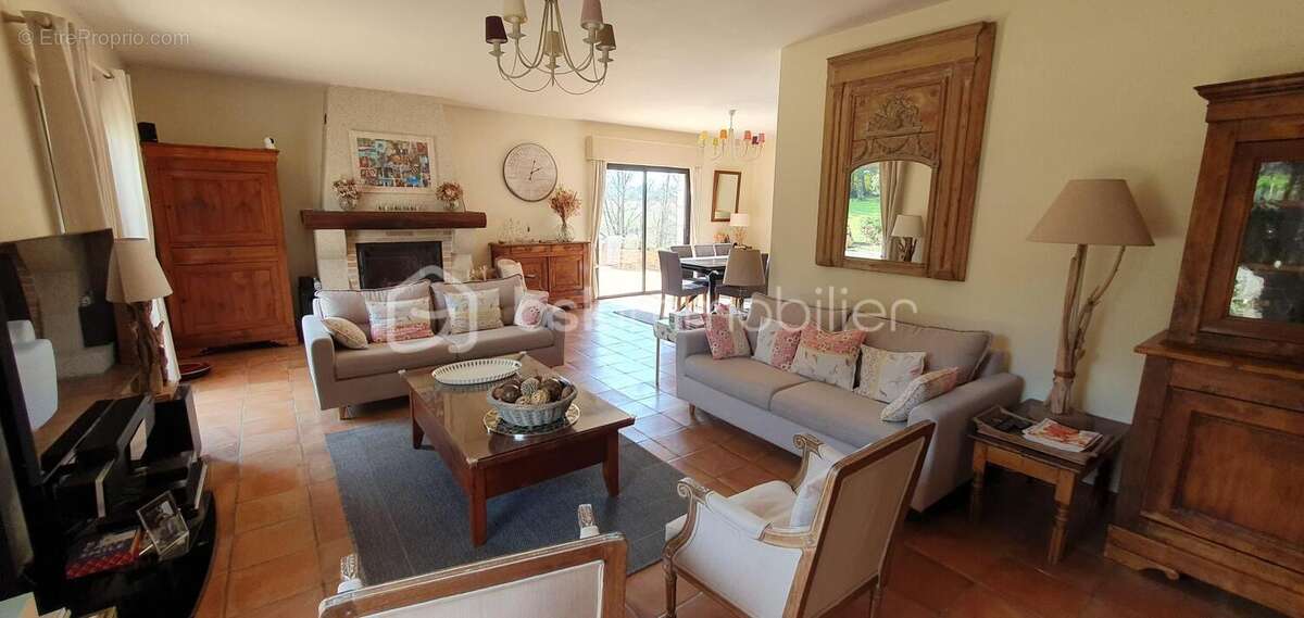Belle maison plain pied - 4/5 chambres - veranda - piscine - terrain - photo 5