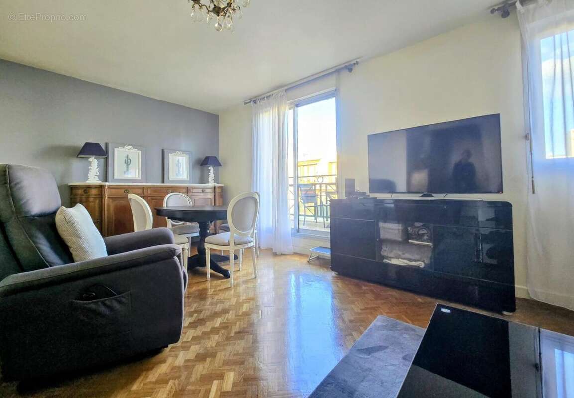 Photo 2 - Appartement à LES LILAS