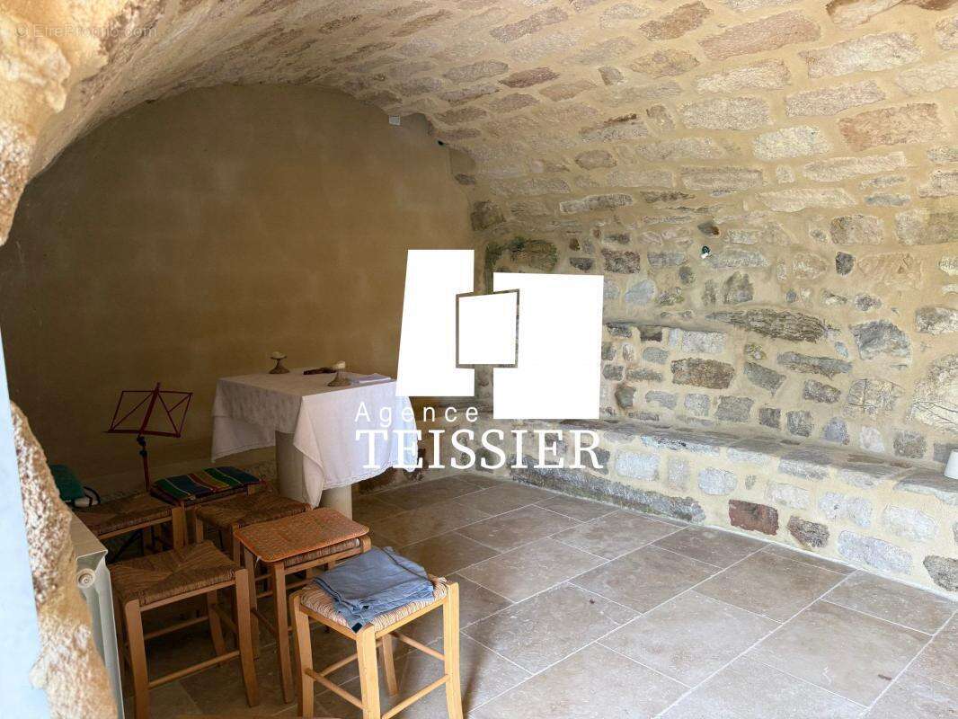 Maison à SAINT-PIERRE-SAINT-JEAN