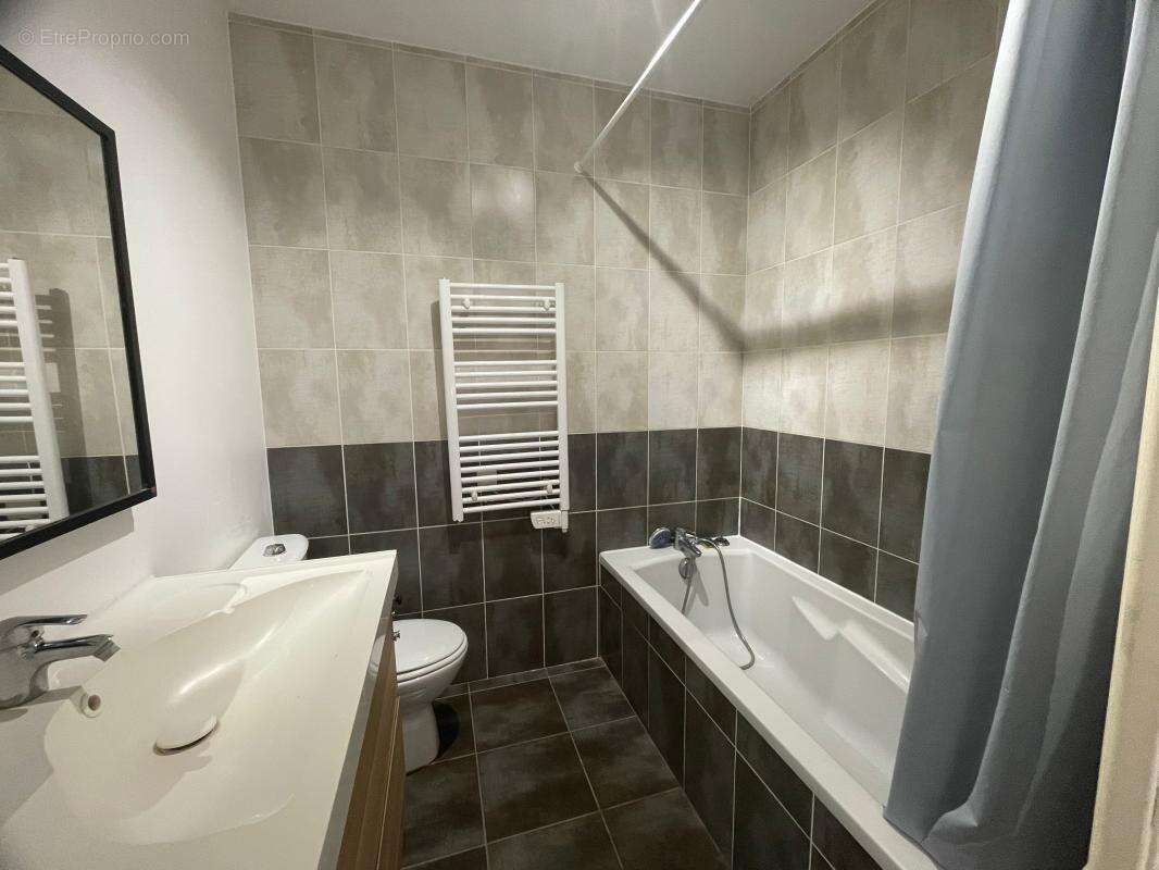 Appartement à ANTHON