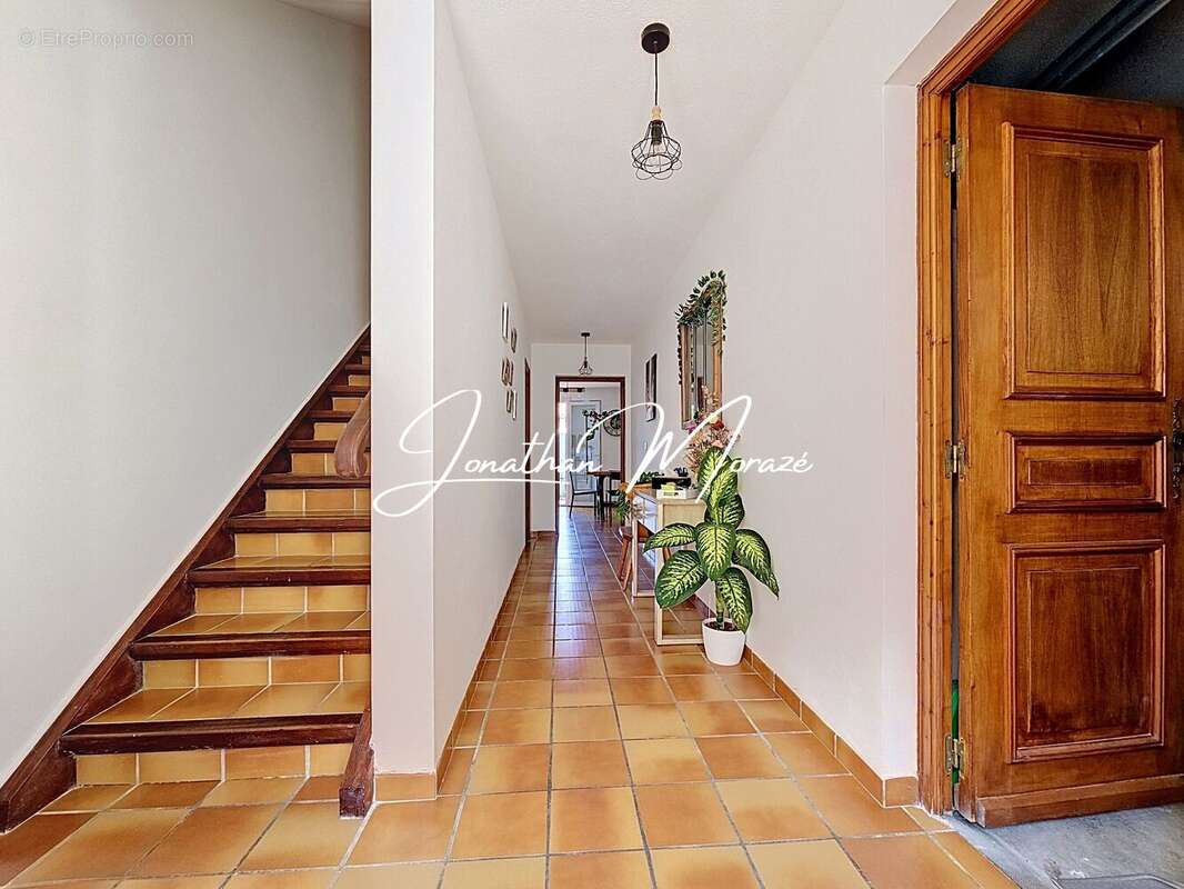 Maison 137 m² à Claira  - photo 4