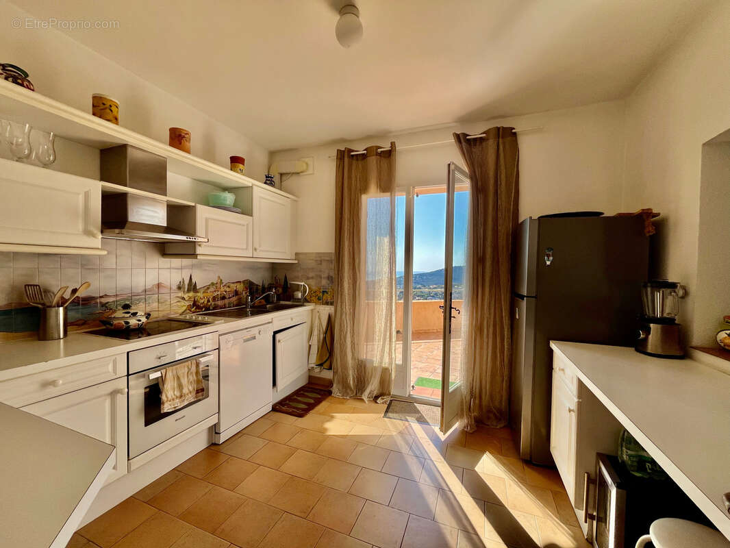 Maison à LES ISSAMBRES