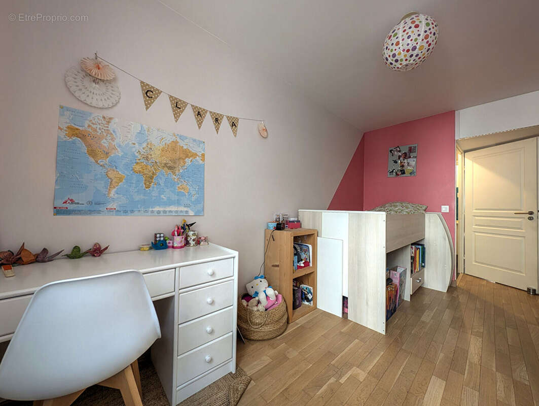 Appartement à LA GARENNE-COLOMBES