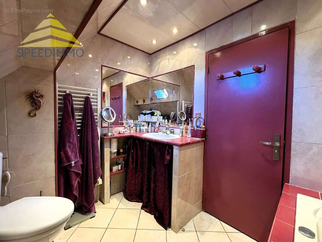 Maison à MANDRES-LES-ROSES