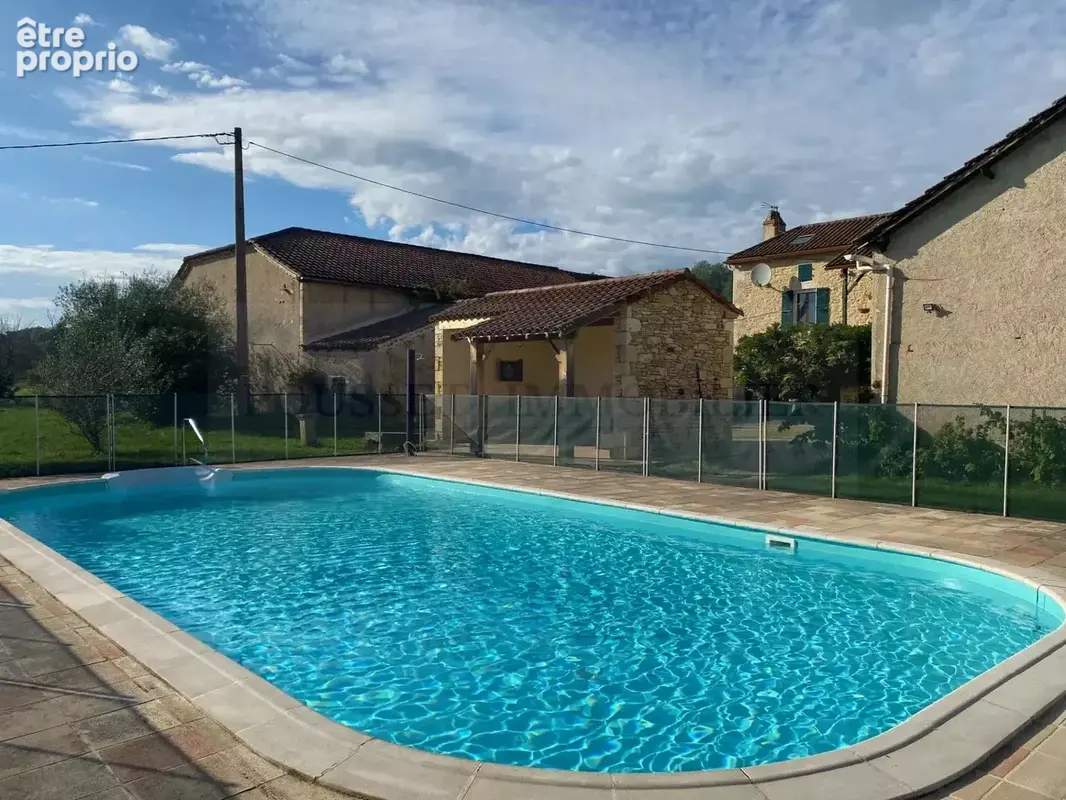 Superbe ensemble en pîerre avec piscine et dépendances au bord du Lot - photo 4