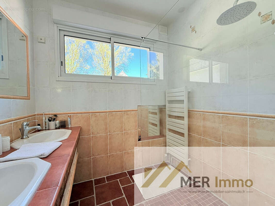 CANCALE - Maison d'exception avec vue sur la baie, 5 chambres, piscine chauffée, multiples terrasses - photo 10