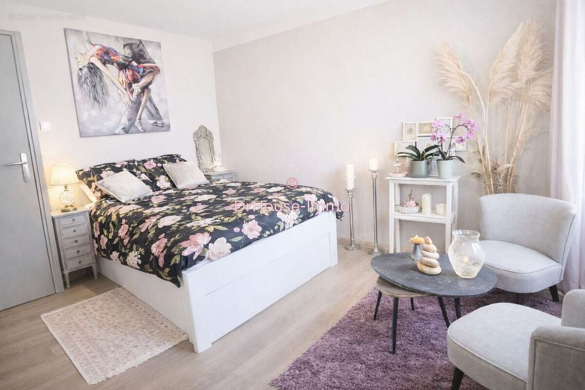 Appartement à SAINT-CYR-SUR-MER