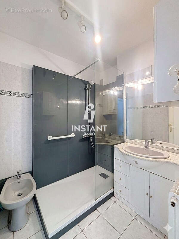 Appartement à CHARENTON-LE-PONT
