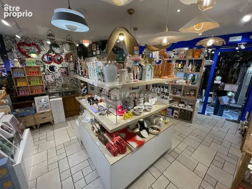 Opportunité rare au cœur du Vieil Antibes : Commerce de décoration clé en main - photo 2