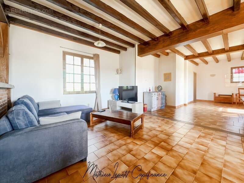 Maison à SAINT-MARTIAL-DE-VALETTE