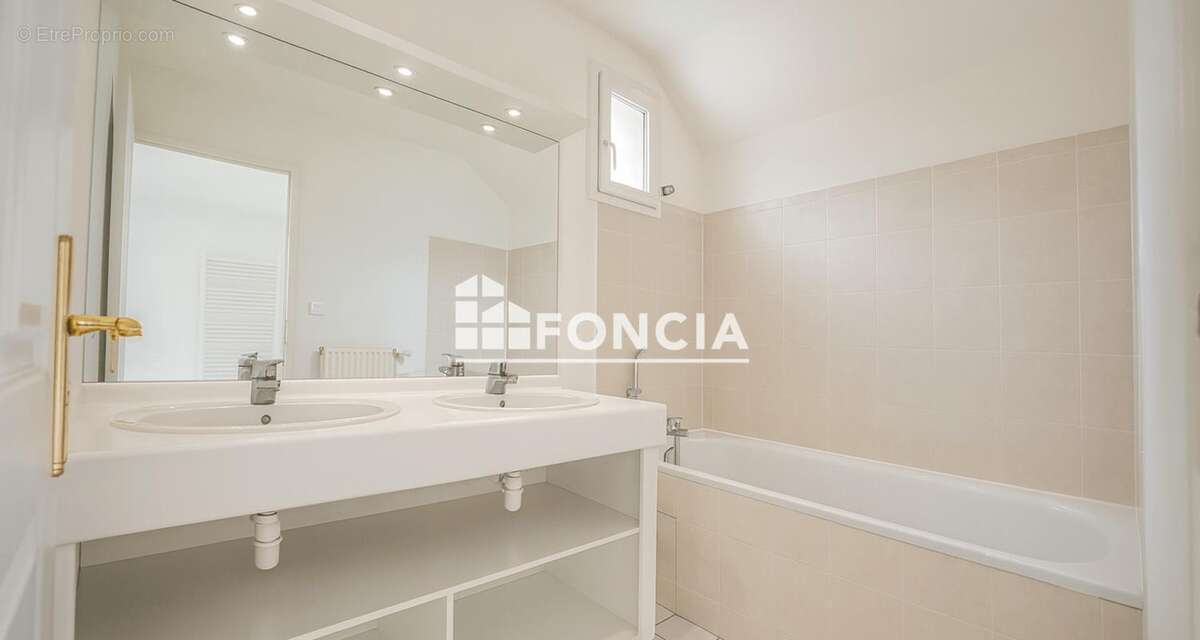 Maison à MONTEVRAIN