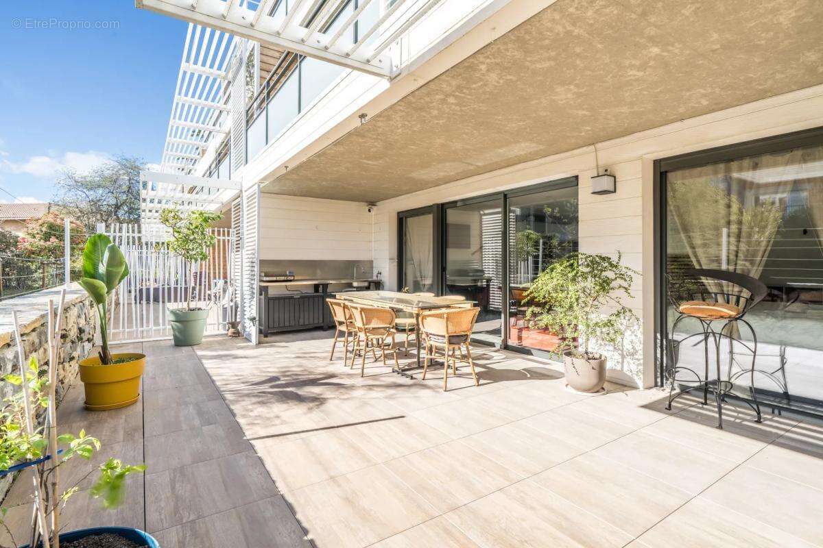 Appartement à LATTES
