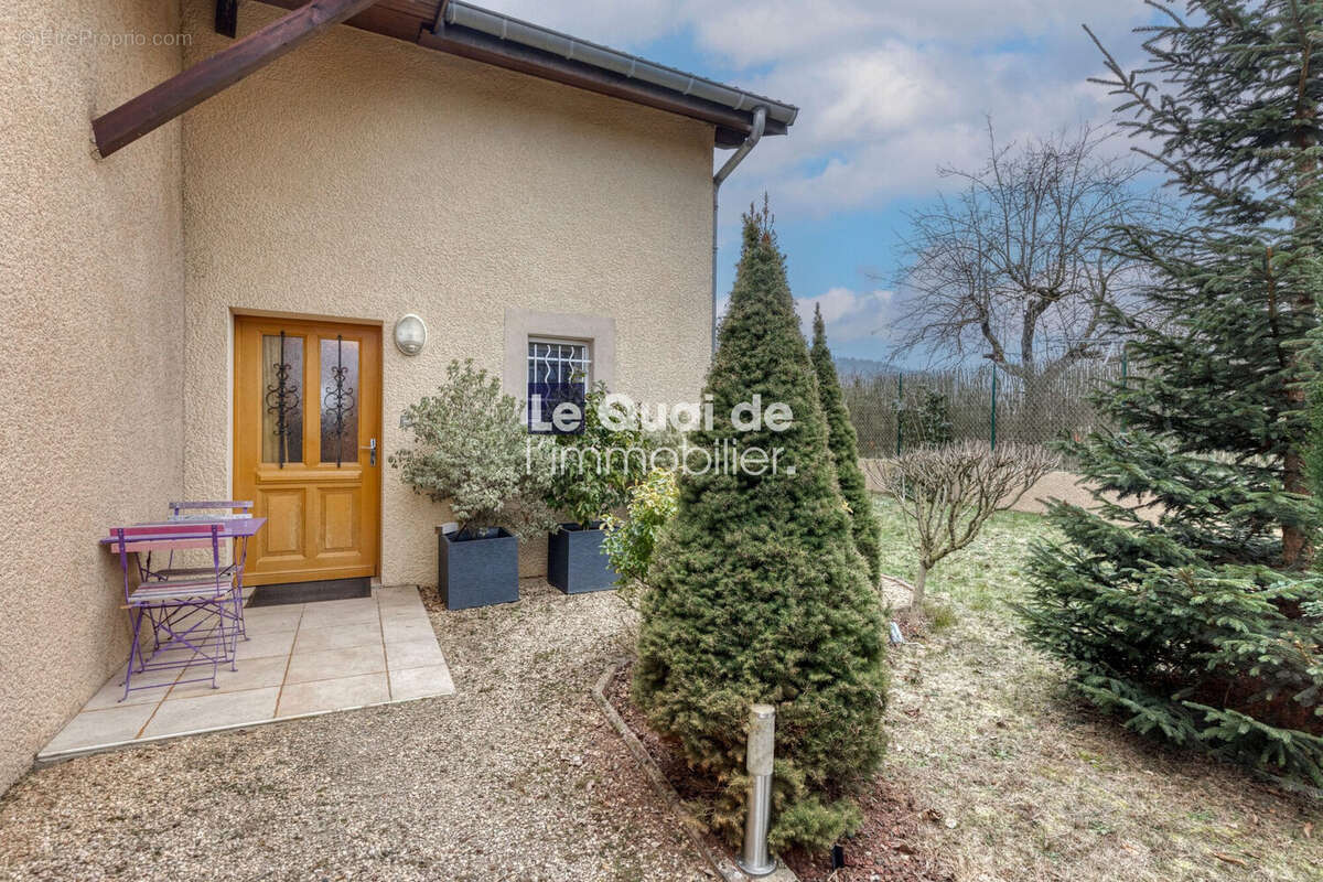 Maison à SAINT-SIMEON-DE-BRESSIEUX