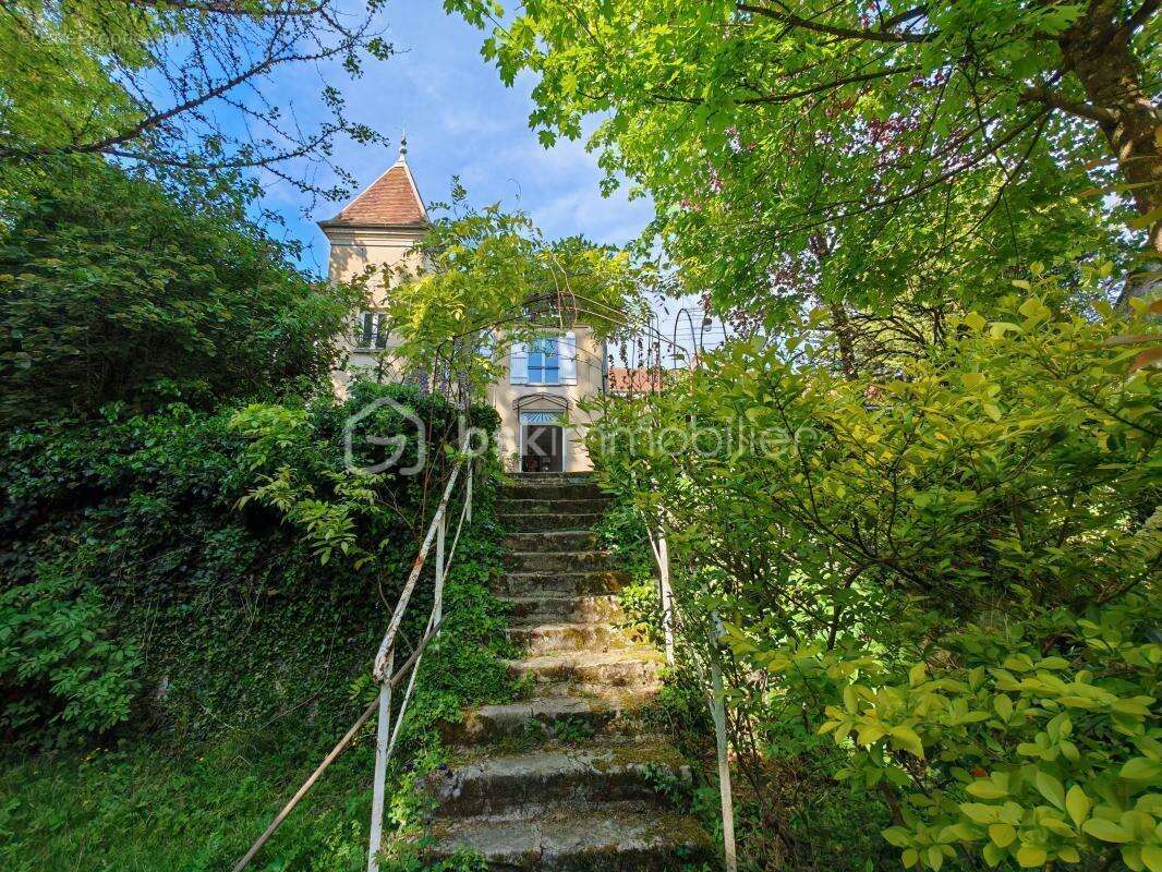 Maison à VILLENEUVE-LE-COMTE