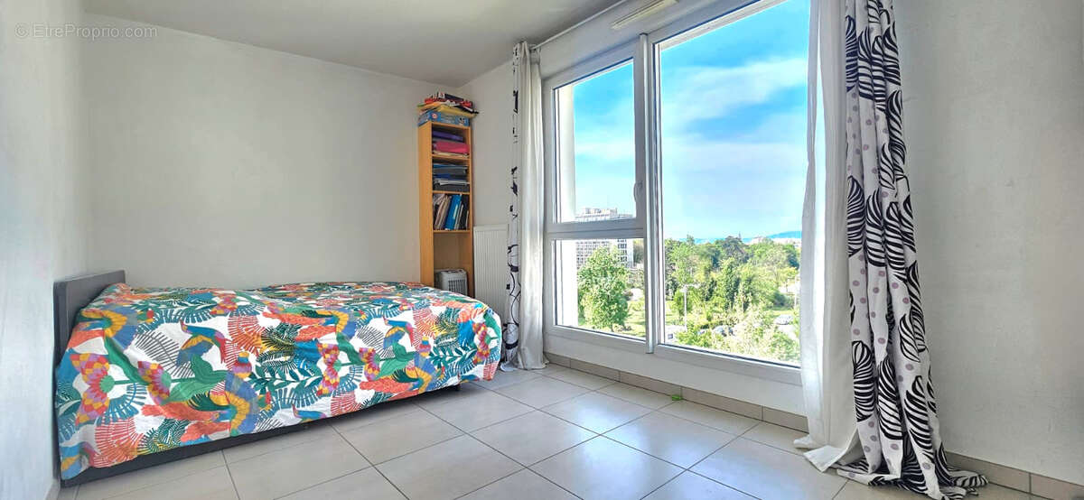 Vénissieux - Immeuble récent - Appartement 4 pièces 81 m² - photo 7