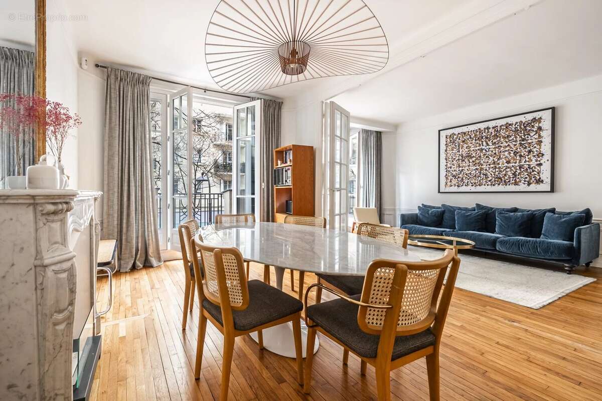 Appartement à PARIS-16E