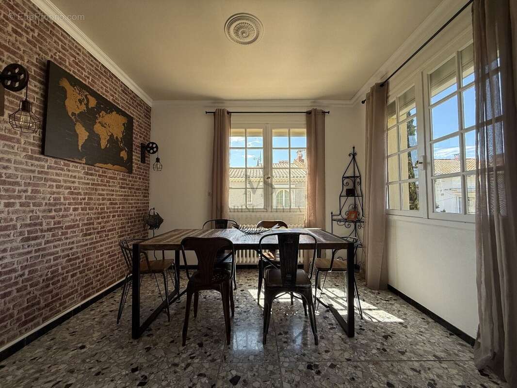 Maison en trois faces sur deux niveaux avec Garage. - photo 17