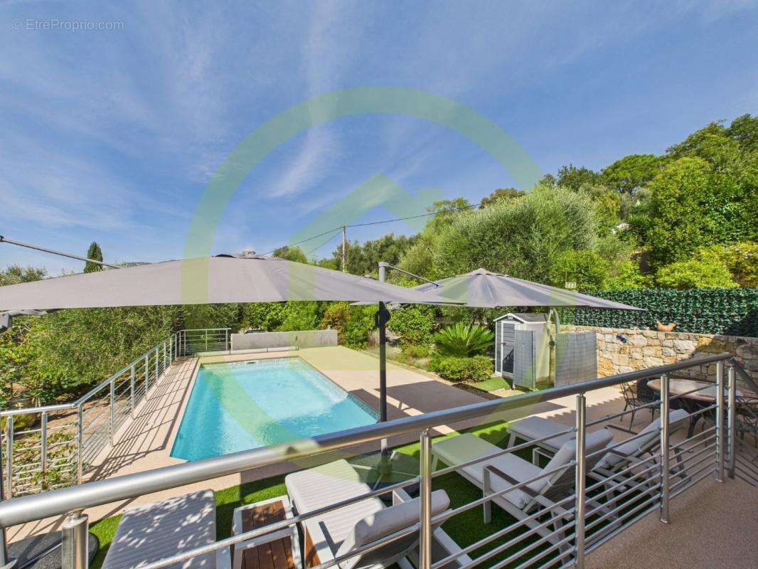 Maison à CHATEAUNEUF-GRASSE