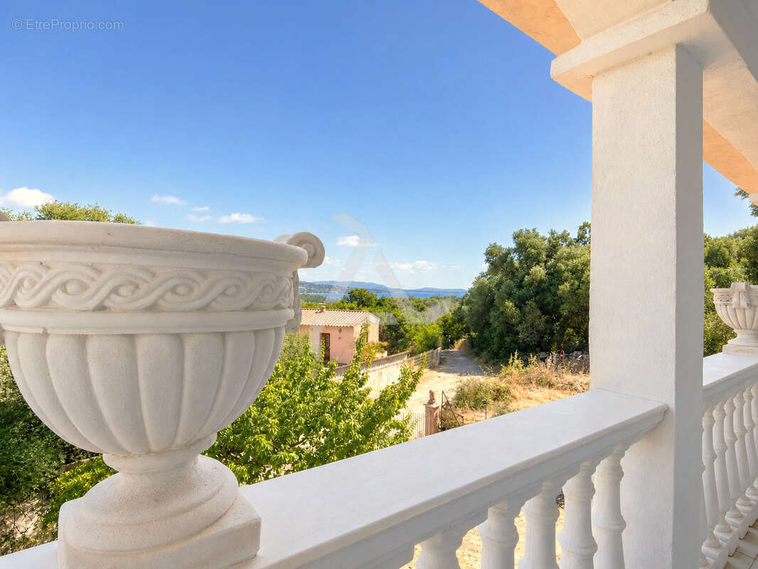 Villa méditéranéenne t8 comprenant 2 appartements située dans un secteur privilégié avec vue sur le golfe - photo 4