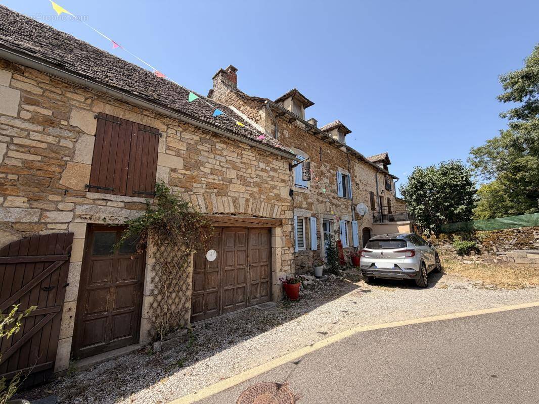 Maison à ONET-LE-CHATEAU