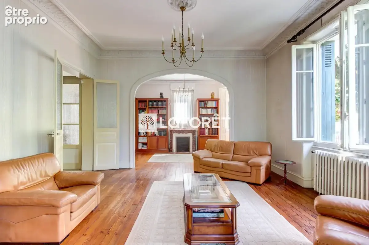 Maison bourgeoise du XIXe siècle de 300m2 quartier St Charles - photo 2