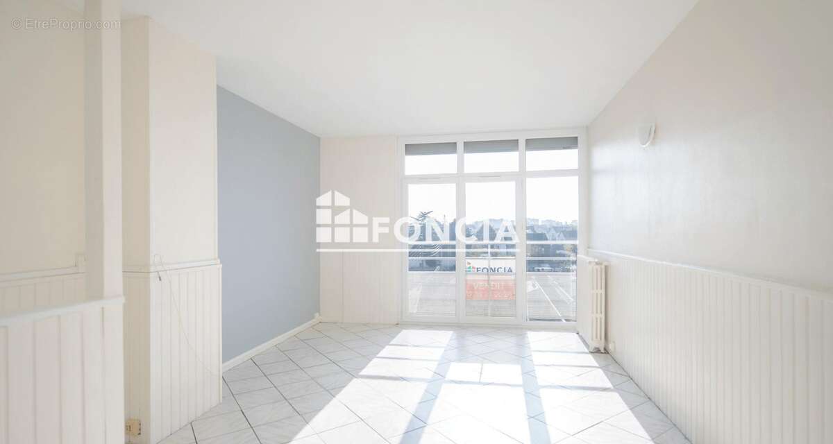 Appartement à SAINT-JEAN-DE-LA-RUELLE