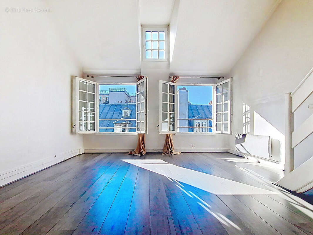 Appartement à PARIS-1E