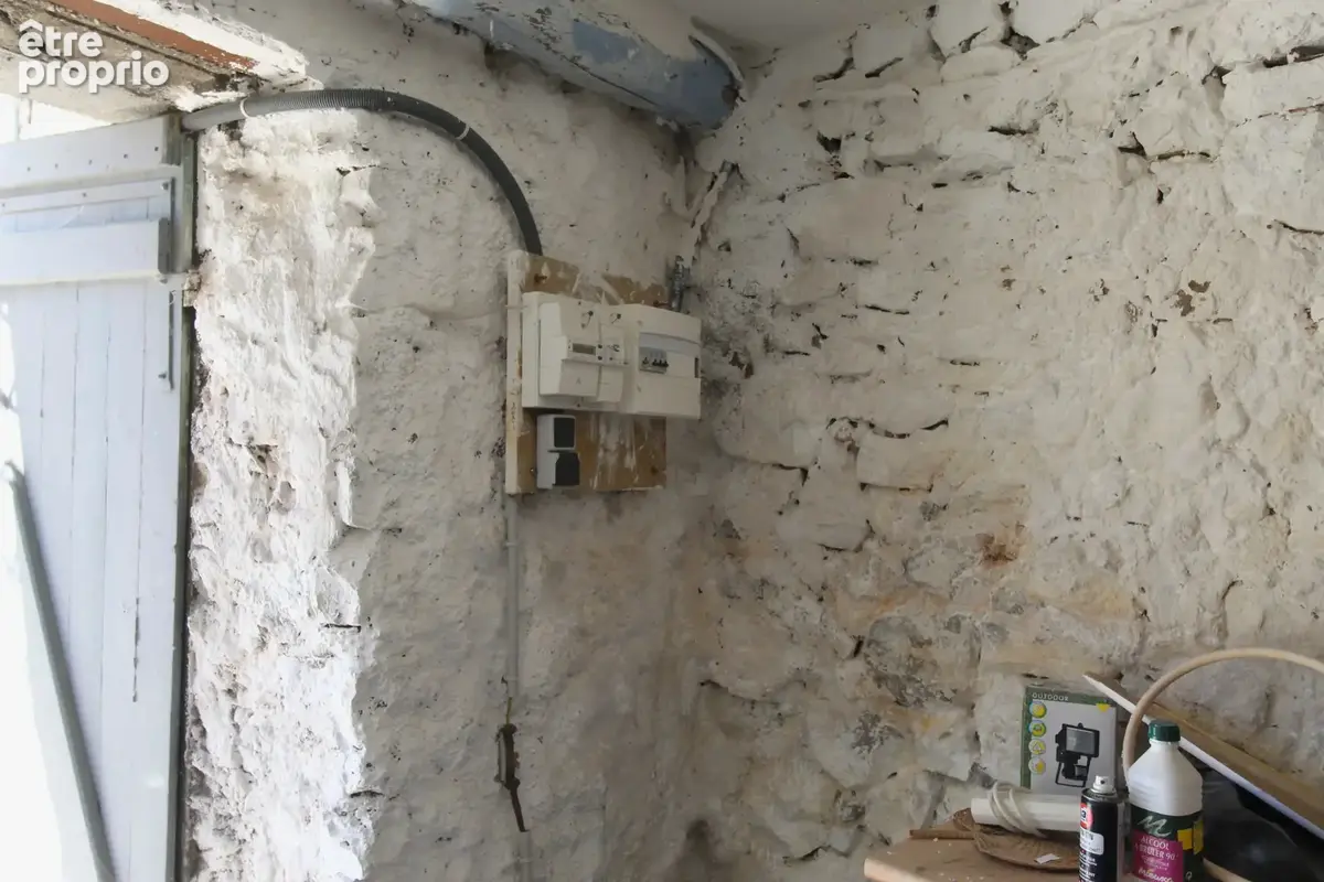 local de 25 m² : Garage / Atelier / Cave - photo 3