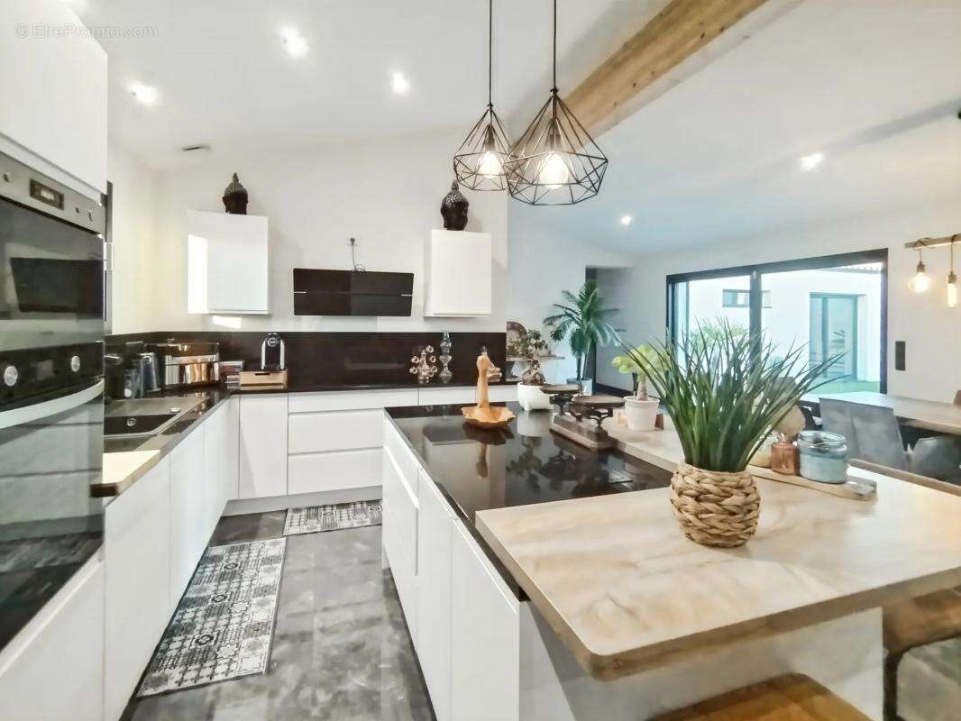 Maison à SAINT-SAUVEUR-D'AUNIS