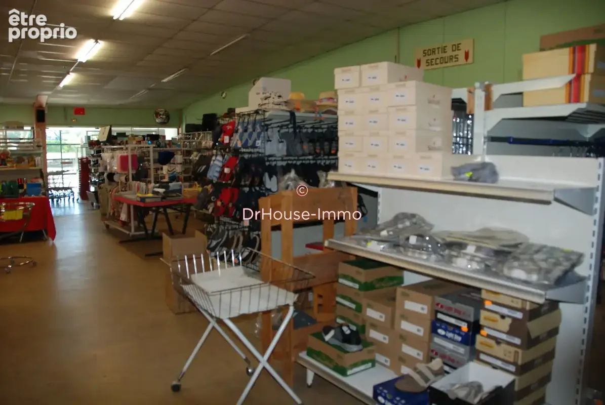 Commerce 850 m² à vendre à Lacapelle-Marival (46120) - photo 15
