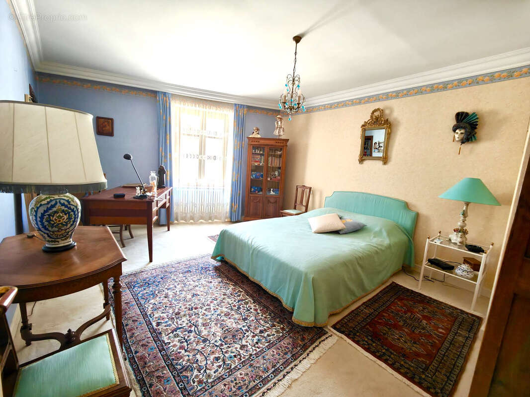 Maison à VILLIEU-LOYES-MOLLON