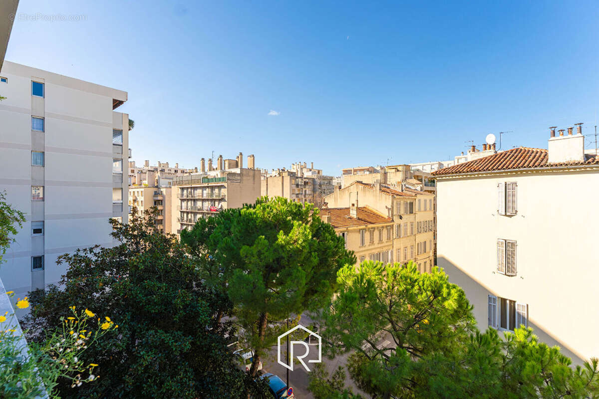 Appartement à MARSEILLE-4E
